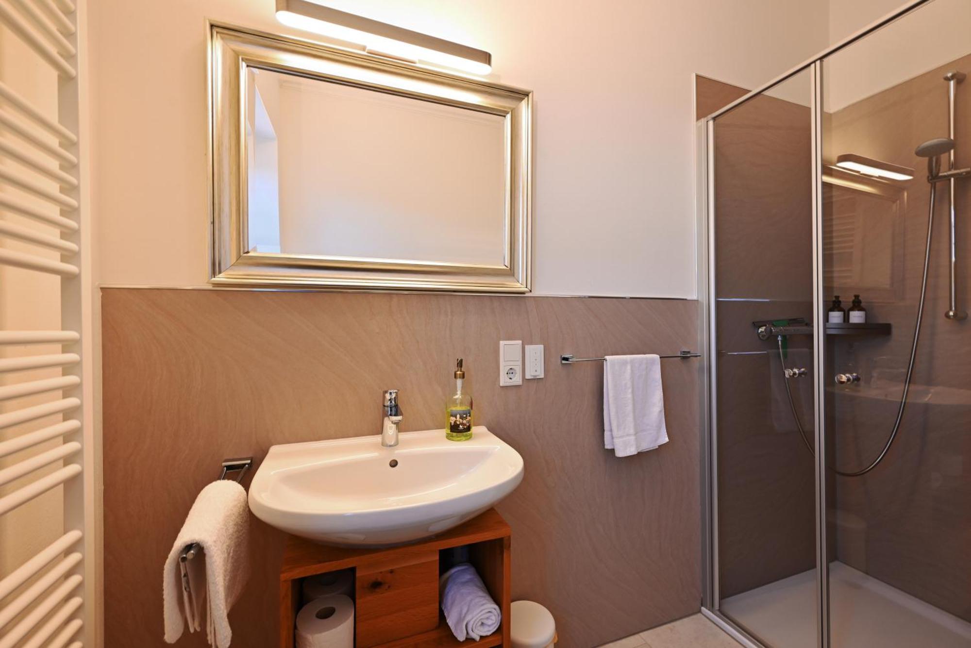 Apartment Graefin Amalia - Elegantes In Der Historischen Hinterburg In Schlitz, 2 Schlafzimmer, Mit Garten, Nahe Fulda Und Bad Hersfeld *