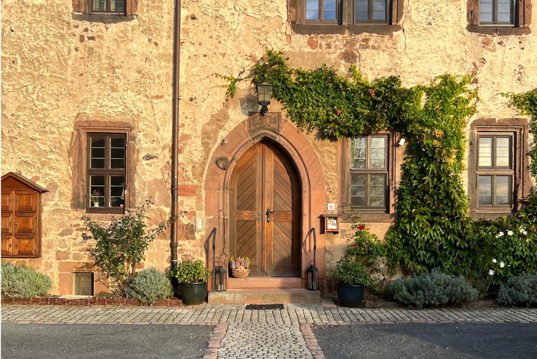 Апартаменты Graefin Amalia - Elegantes In Der Historischen Hinterburg In Schlitz, 2 Schlafzimmer, Mit Garten, Nahe Fulda Und Bad Hersfeld *